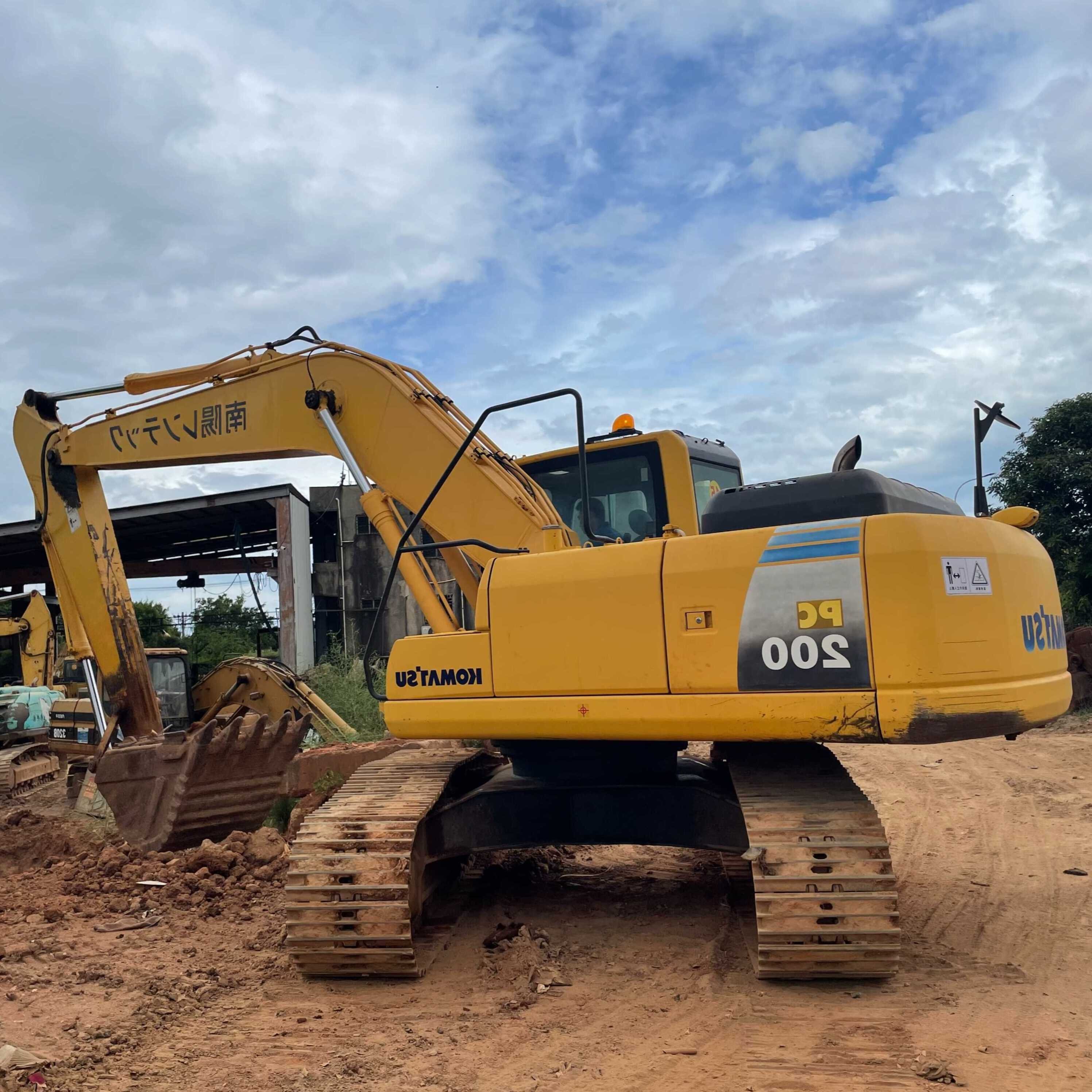 95% new used komatsu pc200-8 excavator second hand original japan with good condition PC 200 200-8 low price and good quality