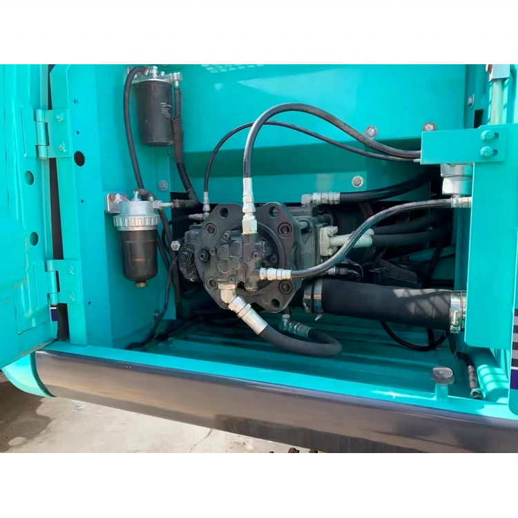 Good price Construction machinery used kobelco excavator SK200 medium tracked earth moving equipment