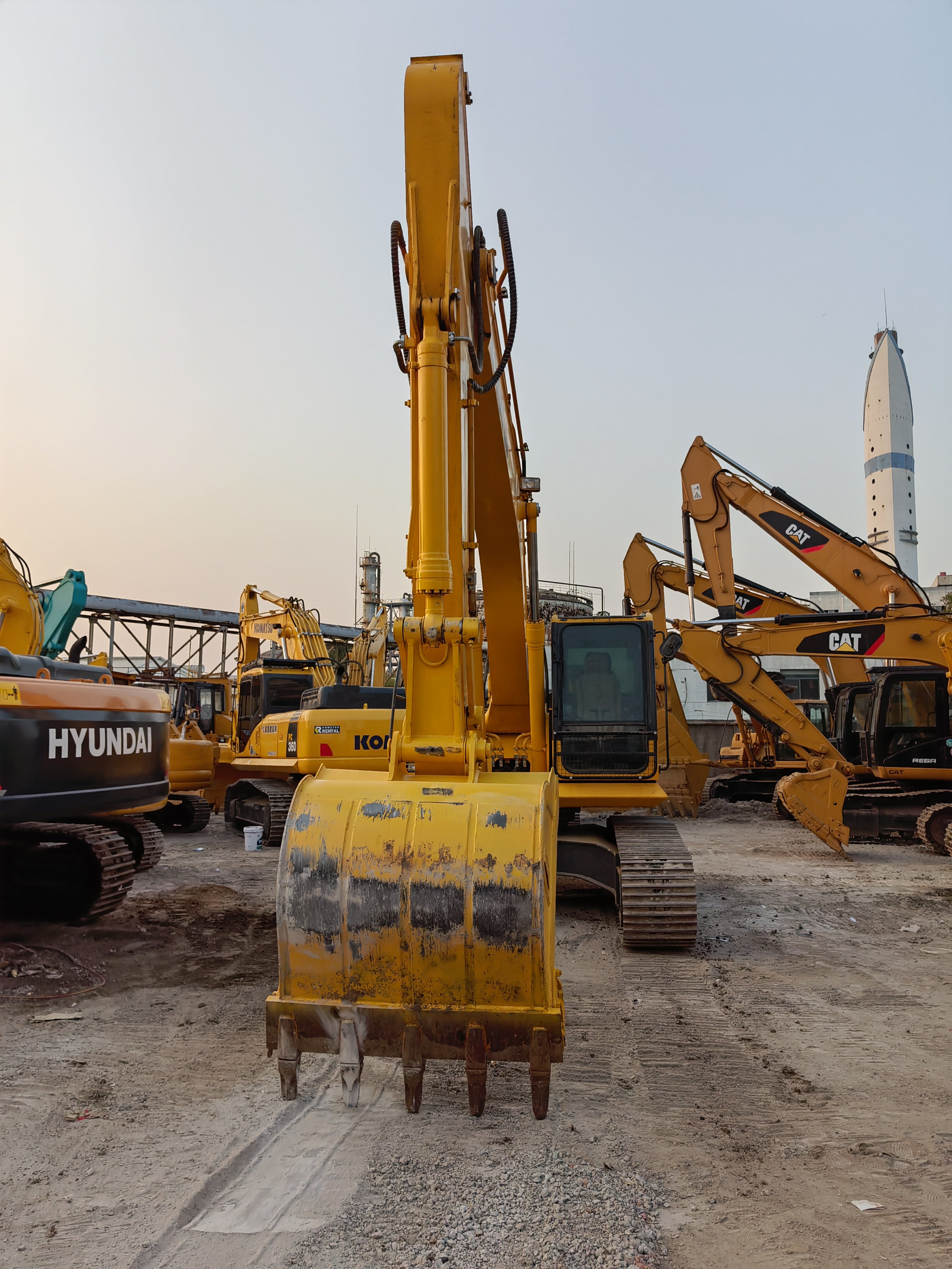 Used komatsu pc240-8 excavator machine pc200-7 pc200-8 pc220 used excavators from Shanghai yard