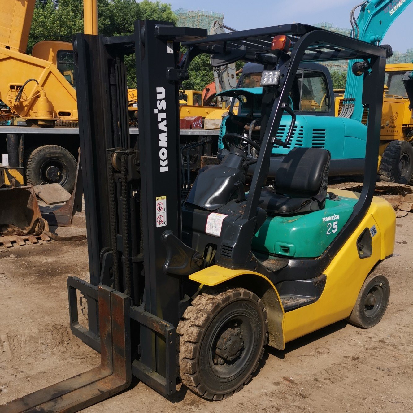 HOT SALE 2.5t used forklift Komatsu 25 original Japan warehouse lifting machine cargo handling equipment low price Saudi Arabia