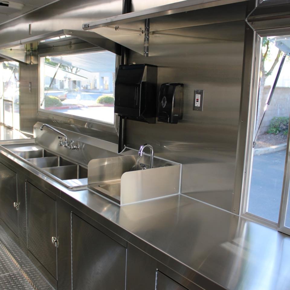 Fully Equipped Fast Food Cart Used Mobile Kitchen Food Trailer for Outdoor Restaurant Usage for Ice Cream on Sale!