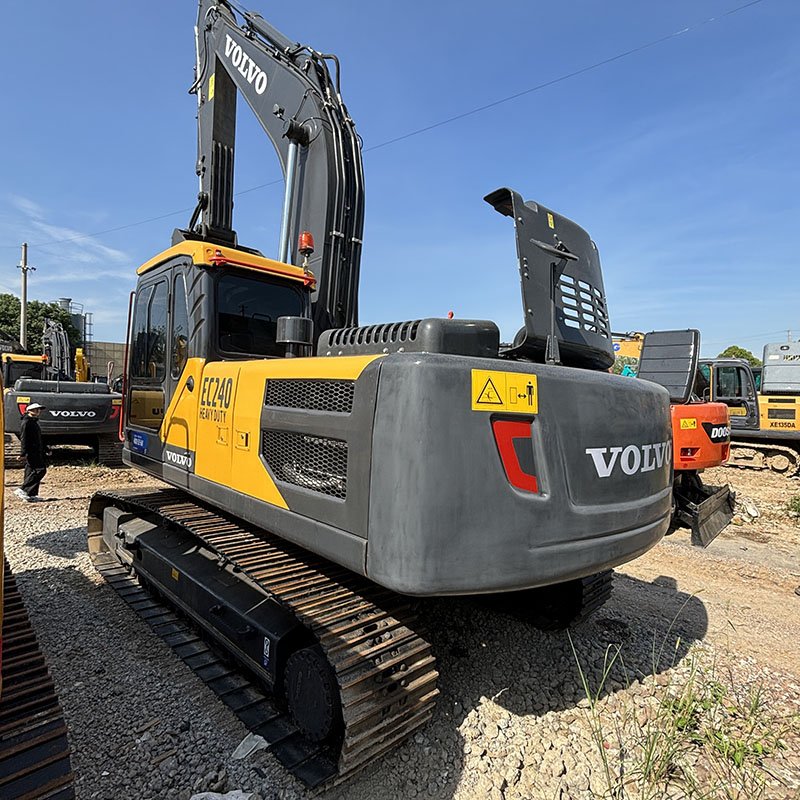 Used Excavator Volvo EC240 Swedish Excavator Earthmoving Machinery Construction Equipment Engine China Provided Original 130