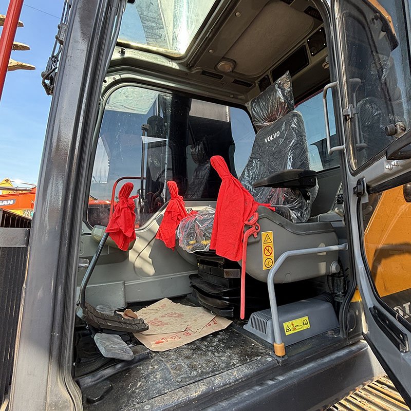 Used Excavator Volvo EC240 Swedish Excavator Earthmoving Machinery Construction Equipment Engine China Provided Original 130