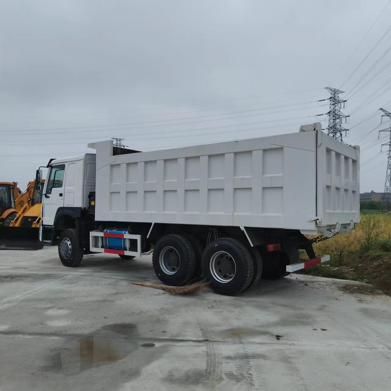 Hot sale HOWO371 Low price to Overseas market China made Second-hand Machinery Good condition 100% Ready Used Dump Truck on sale