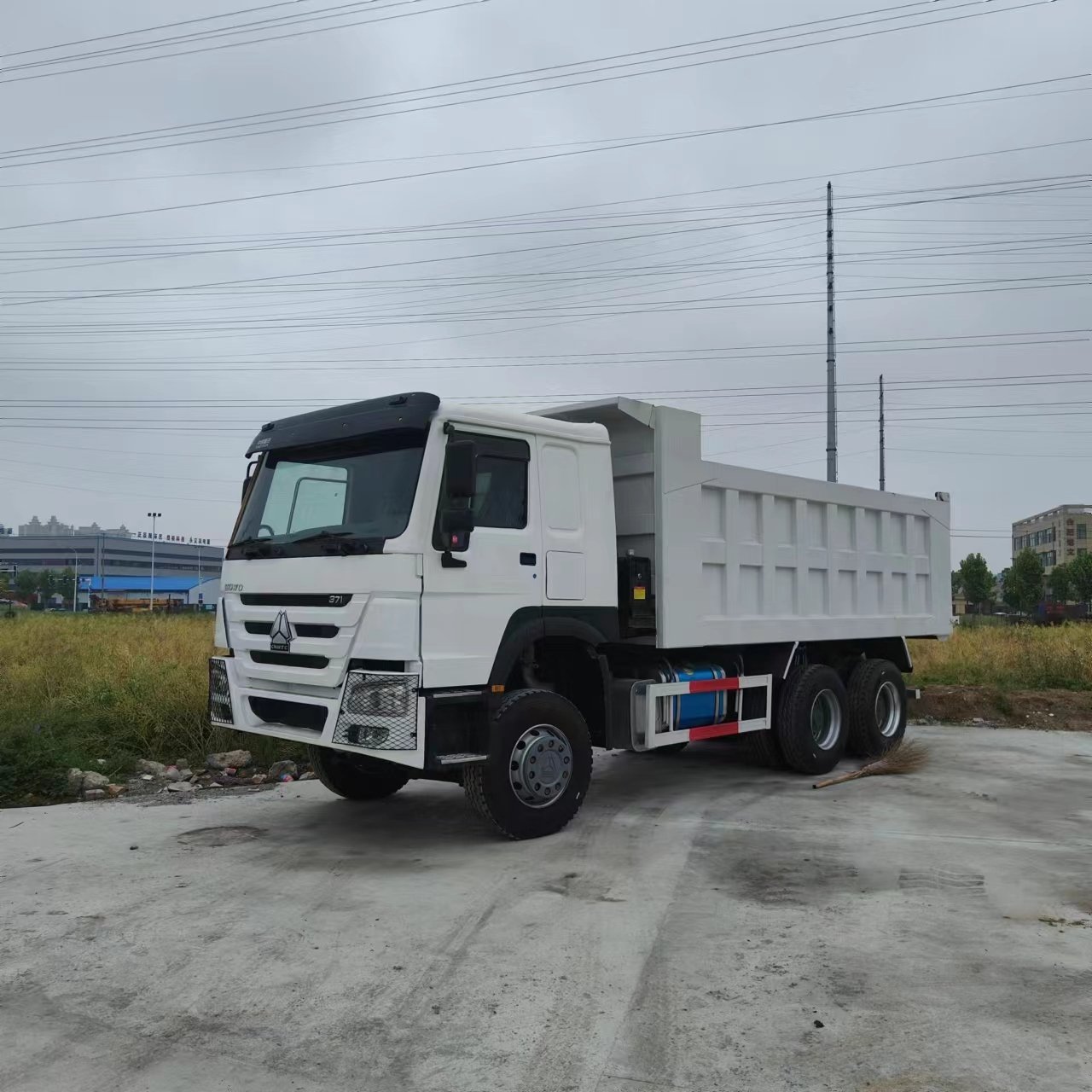 Hot sale HOWO371 Low price to Overseas market China made Second-hand Machinery Good condition 100% Ready Used Dump Truck on sale