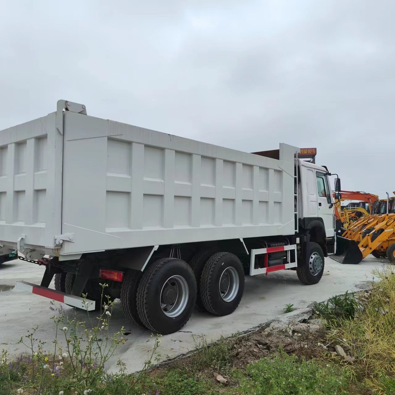 Hot sale HOWO371 Low price to Overseas market China made Second-hand Machinery Good condition 100% Ready Used Dump Truck on sale