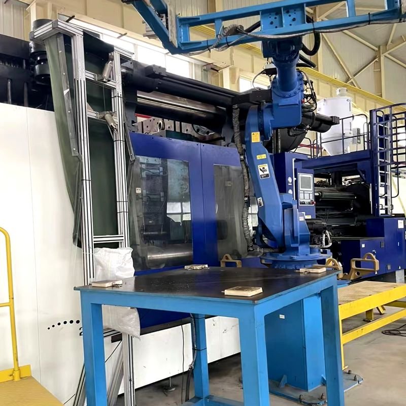 Haitian injection molding machine 3,300 tons two plates super-large stroke injection weight 45 kg large plastic products