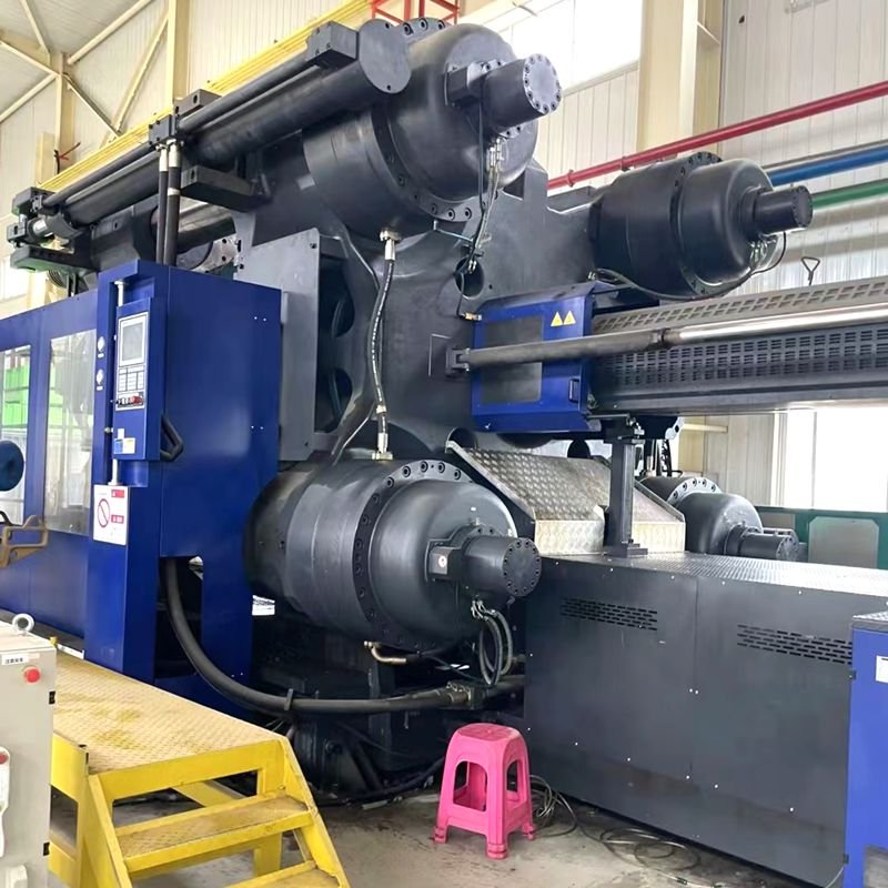 Haitian injection molding machine 3,300 tons two plates super-large stroke injection weight 45 kg large plastic products
