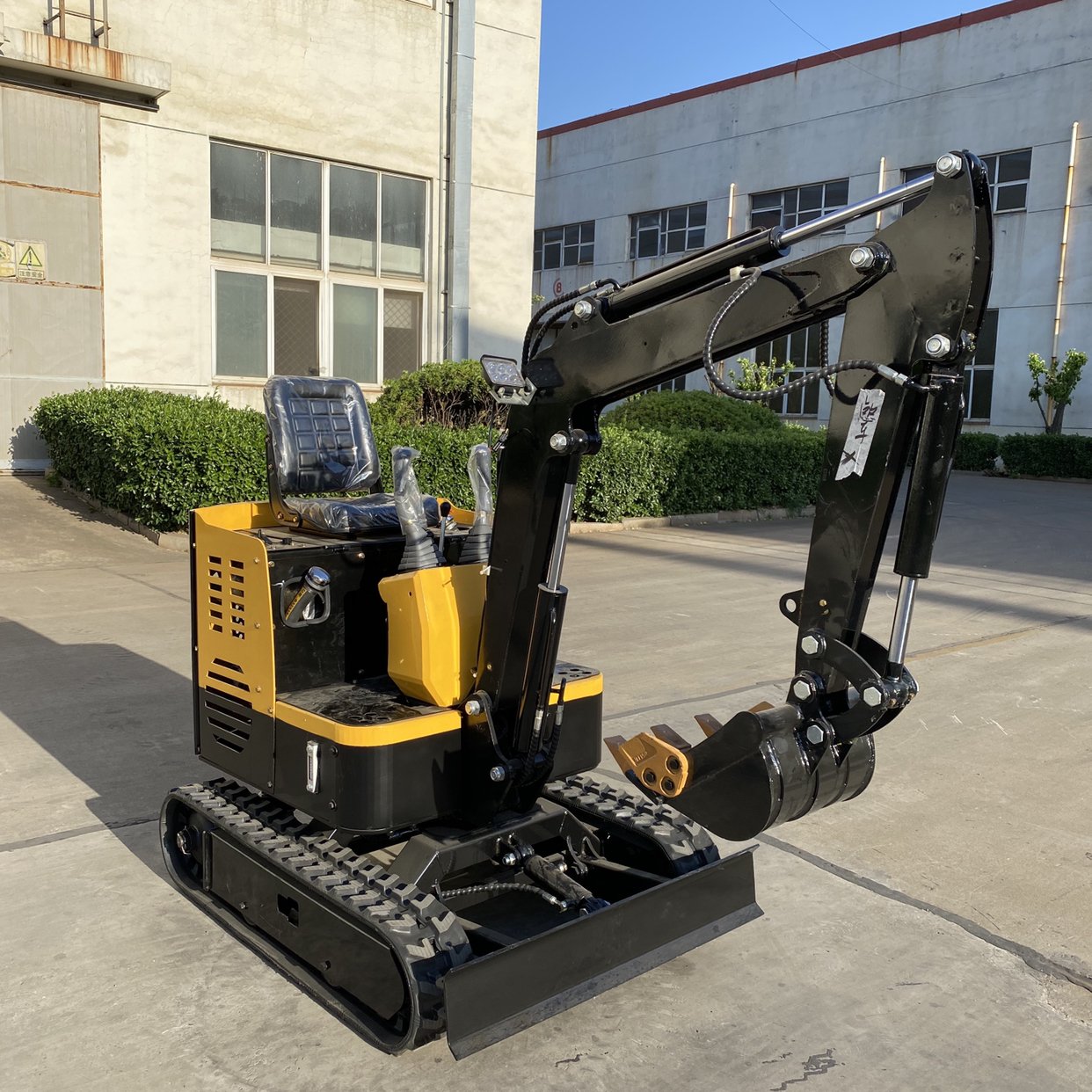 Shandong manufacture cheap 0.8 ton 1.5 tonne widely used excavator with optional attachments for sale