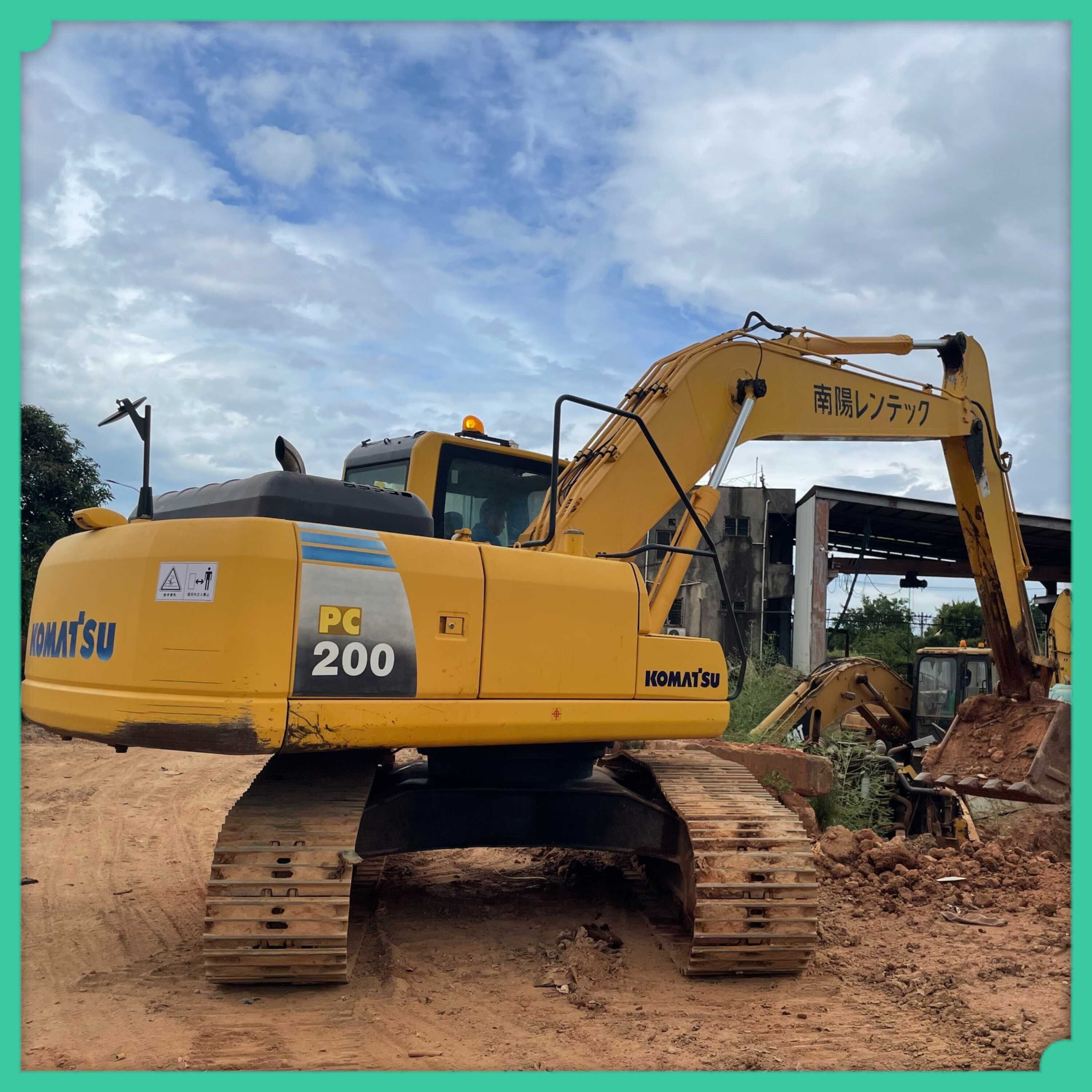 20tons Japan Komatsu excavator PC200-8 hydraulic crawler Second hand digger machine Komatsu PC200-8 for sale