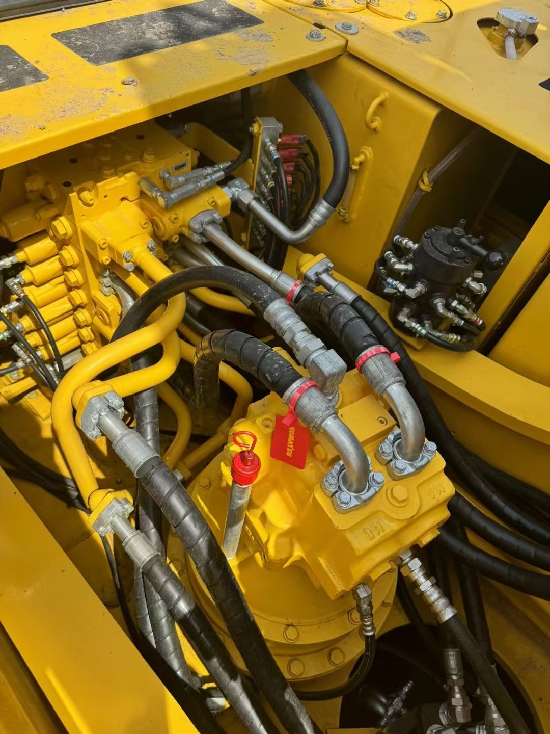 High Quality 90% New Komatsu Excavator Construction Machinery Equipment Core Components Including Engine Motor Pump Used