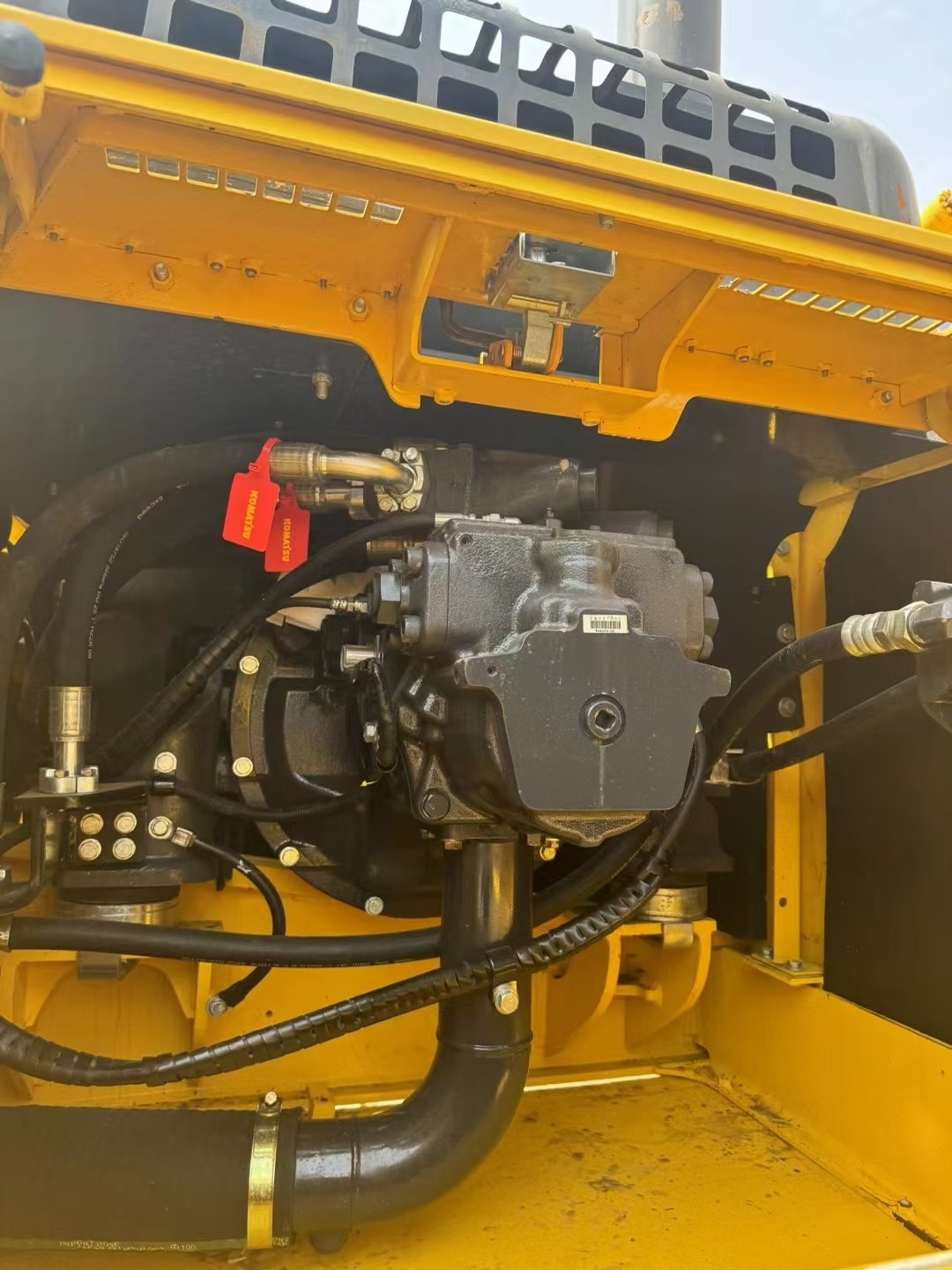 High Quality 90% New Komatsu Excavator Construction Machinery Equipment Core Components Including Engine Motor Pump Used