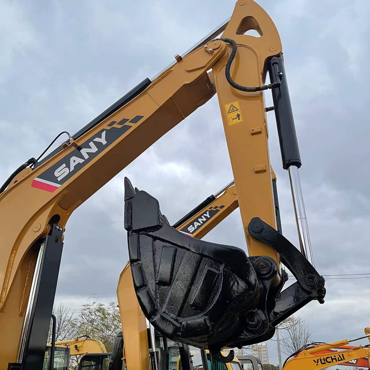 Hot Sale SANY SY 60C Mini Wheel Excavator High Quality Used 9 Ton Crawler Excavator Best Price Featuring Isuzu Pump Gear Motor