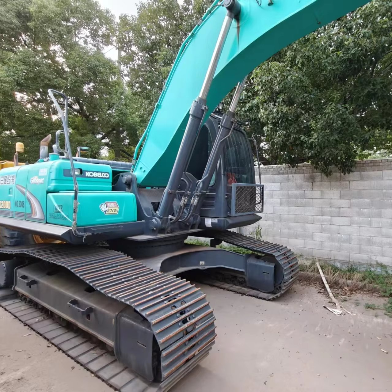 Original KOBELCO SK220D Used Excavator Machine 22Ton Used Excavator SK220D Used Crawler Excavator