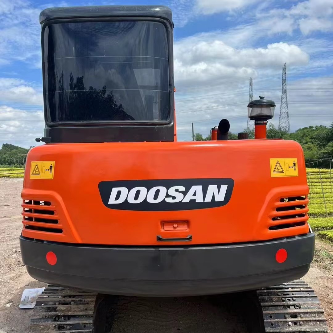 Mini Used Doosan Dh55 Excavator Hydraulic Crawler Digger Construction Machinery Low Price