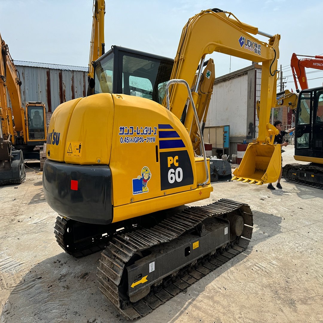 Komatsu PC60 digger Plant crawler Used Excavator with nearly new yellow look