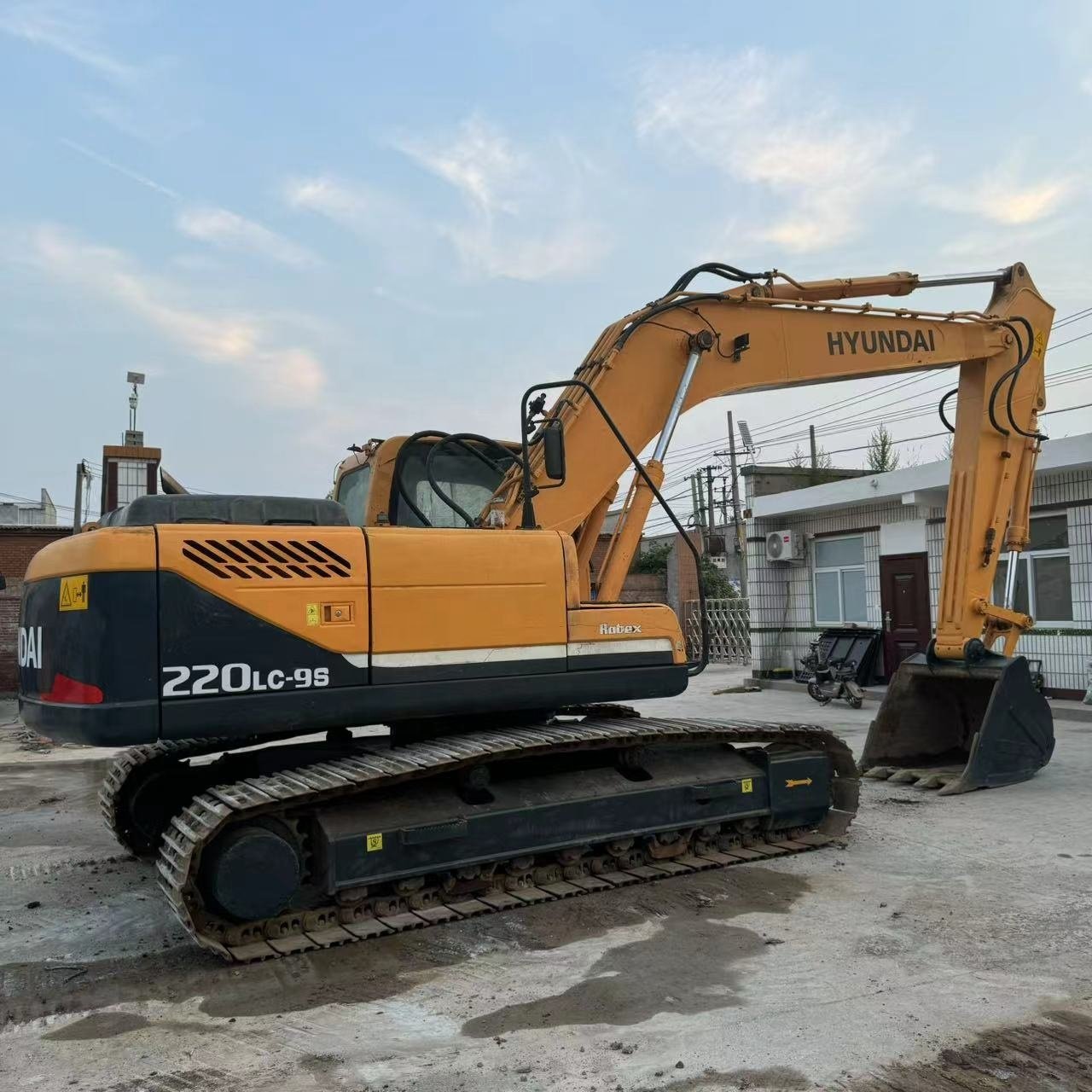 22 tons used Hyundai 220lc-9s excavator South Korea Hyundai 220lc excavator