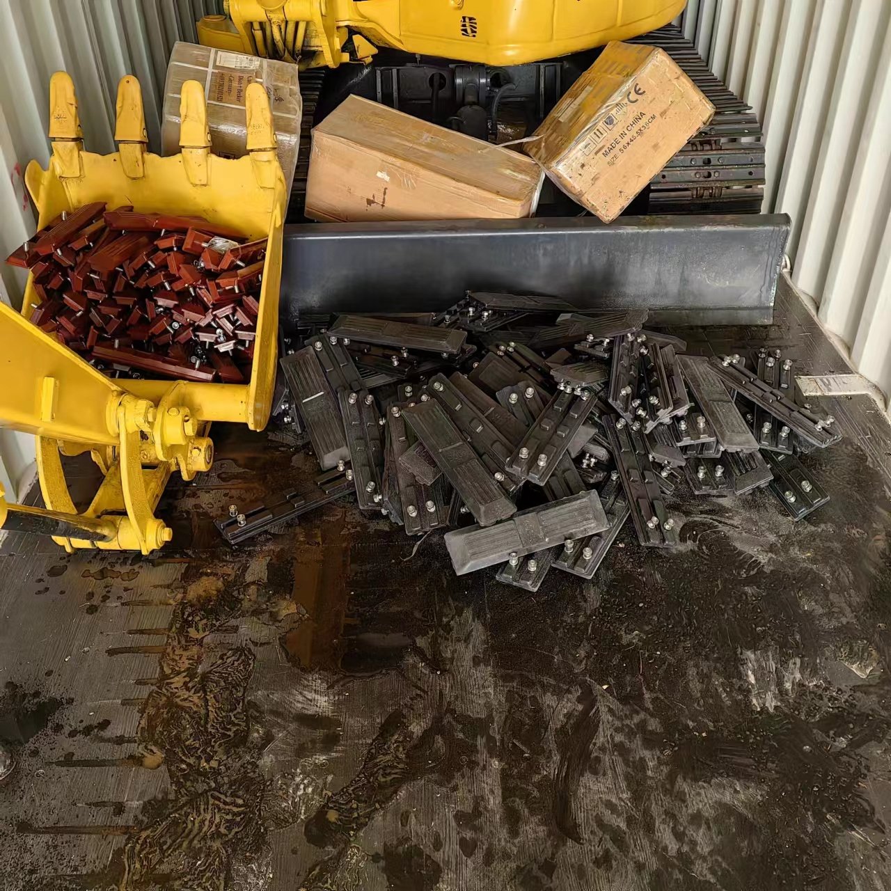Loading Service by container Japan made mini 5ton Komatsu made earth-moving shovel PC50 used cheap mini digger