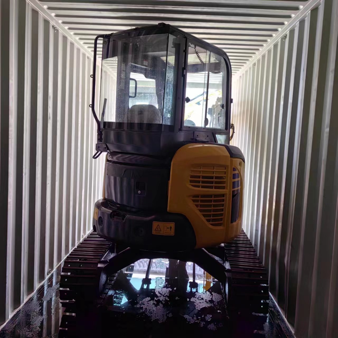 Loading Service by container Japan made mini 5ton Komatsu made earth-moving shovel PC50 used cheap mini digger