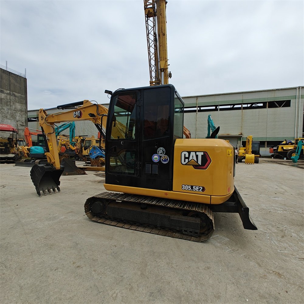 Low fuel consumption earthmoving machinery used CAT305.5E2 digger crawler excavator in Shanghai