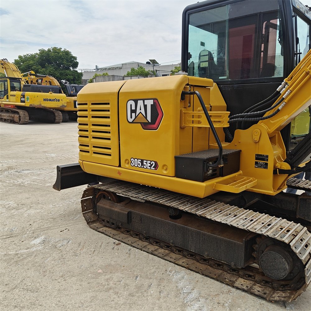 Low fuel consumption earthmoving machinery used CAT305.5E2 digger crawler excavator in Shanghai