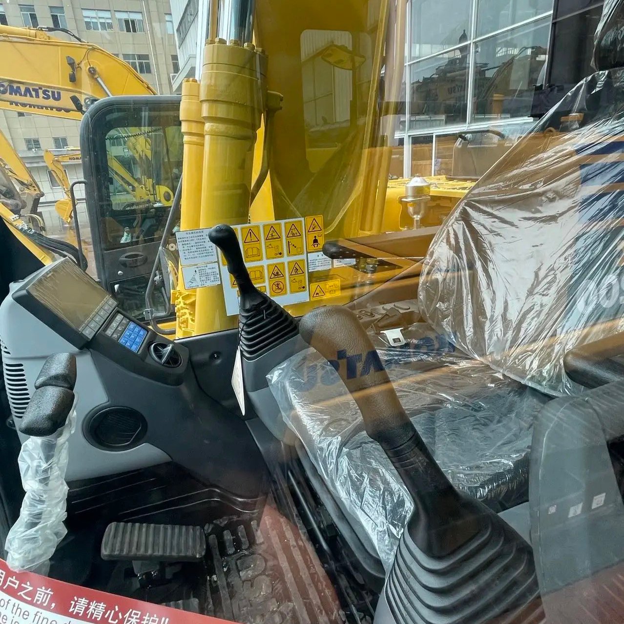 Perennial export to provide freight forwarders used medium excavator Komatsu pc130 excavator price 13 tons of excavator