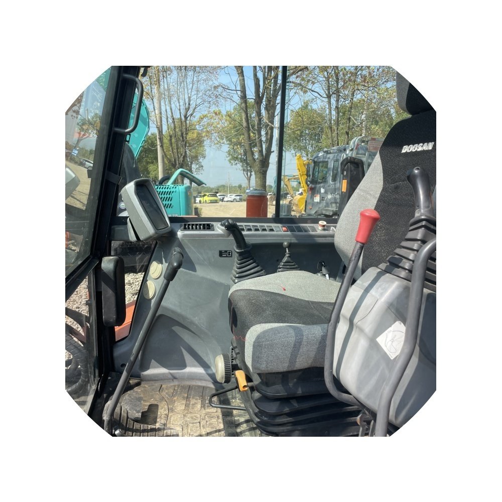 Mini excavator digging machine for sale doosan dx60 used small excavator 6ton small digger, ready to ship