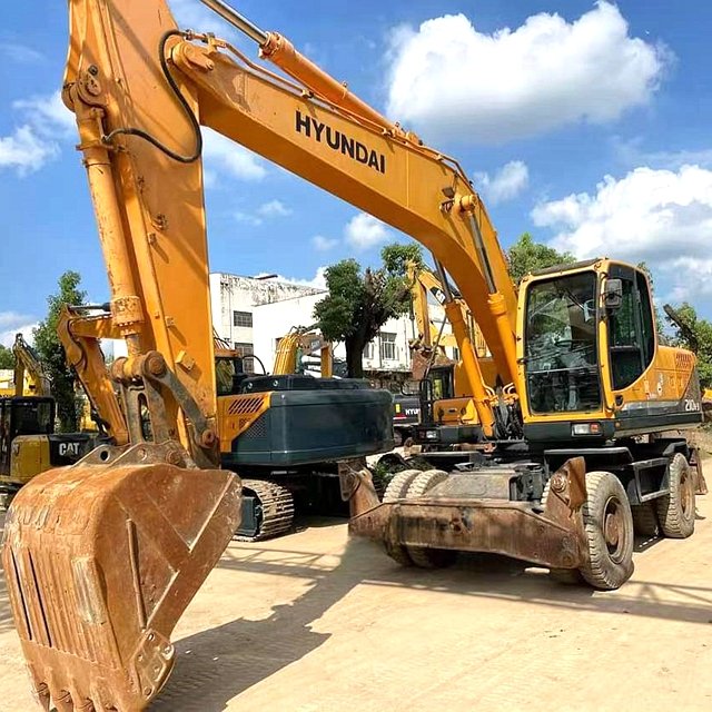 Used hyundai 210w-9 medium excavator second-hand wheeled digger 21 tons old hydraulic machinery used Tire Digger