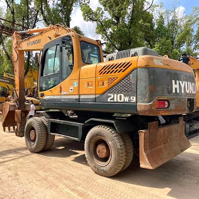 Used hyundai 210w-9 medium excavator second-hand wheeled digger 21 tons old hydraulic machinery used Tire Digger