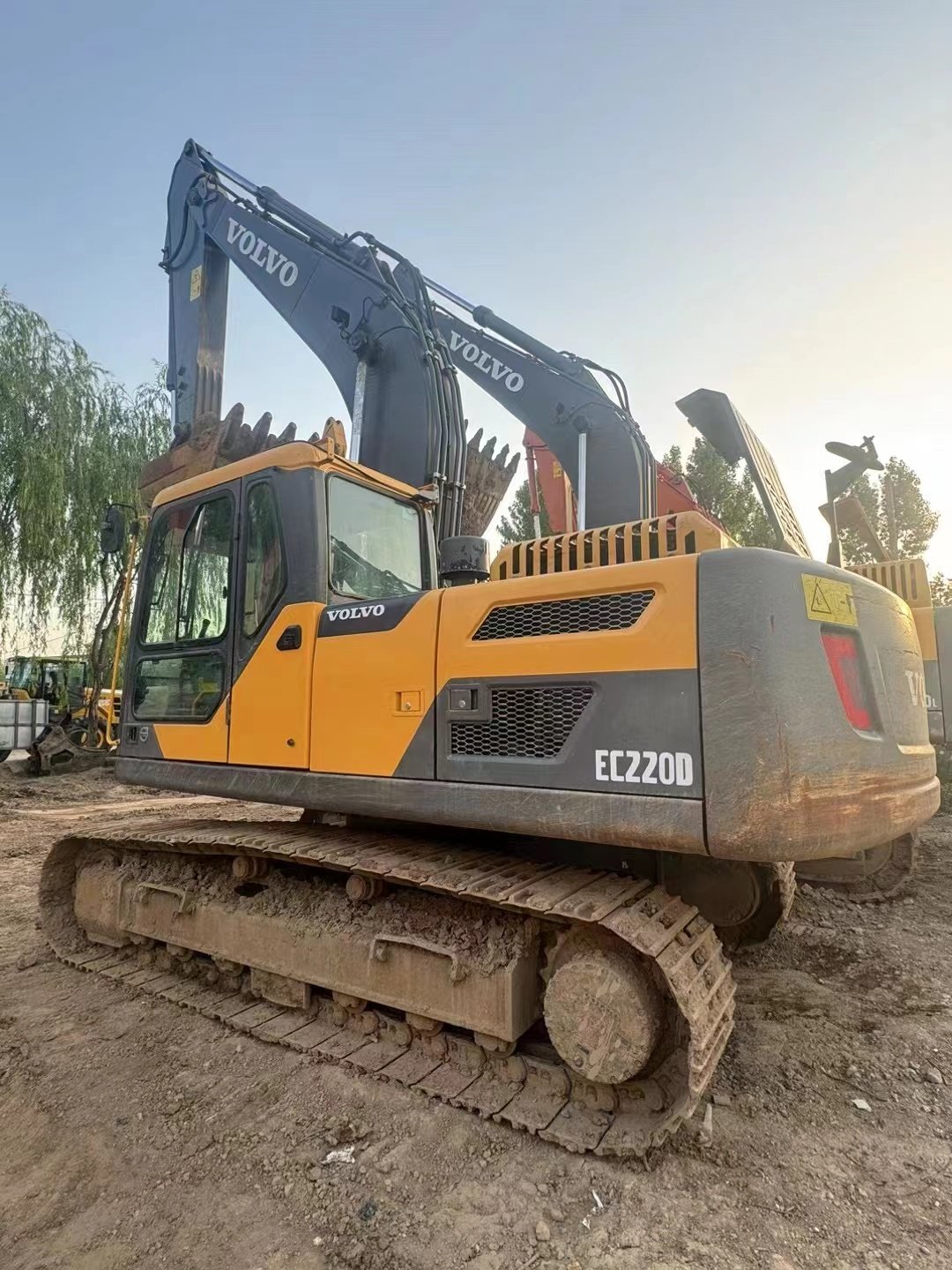 Used Volvo Ec220d 20 Ton Heavy Duty Crawler Excavator Second Hand Construction Machinery with Core Components Pump and Motor