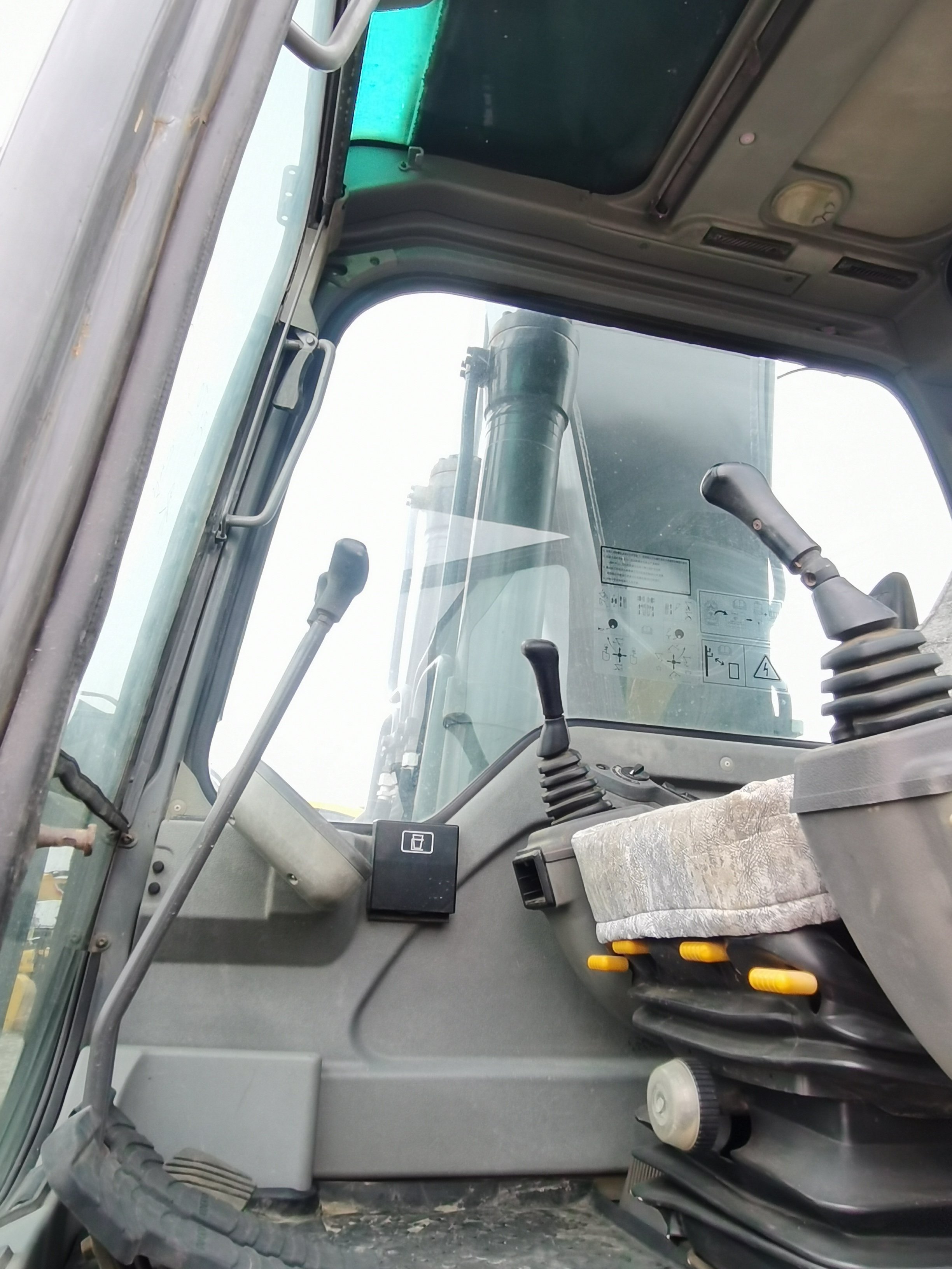 High Quality Volvo Amphibious Excavator 90% New with Engine and Motor-Top Used Machinery and Equipment at Low Price