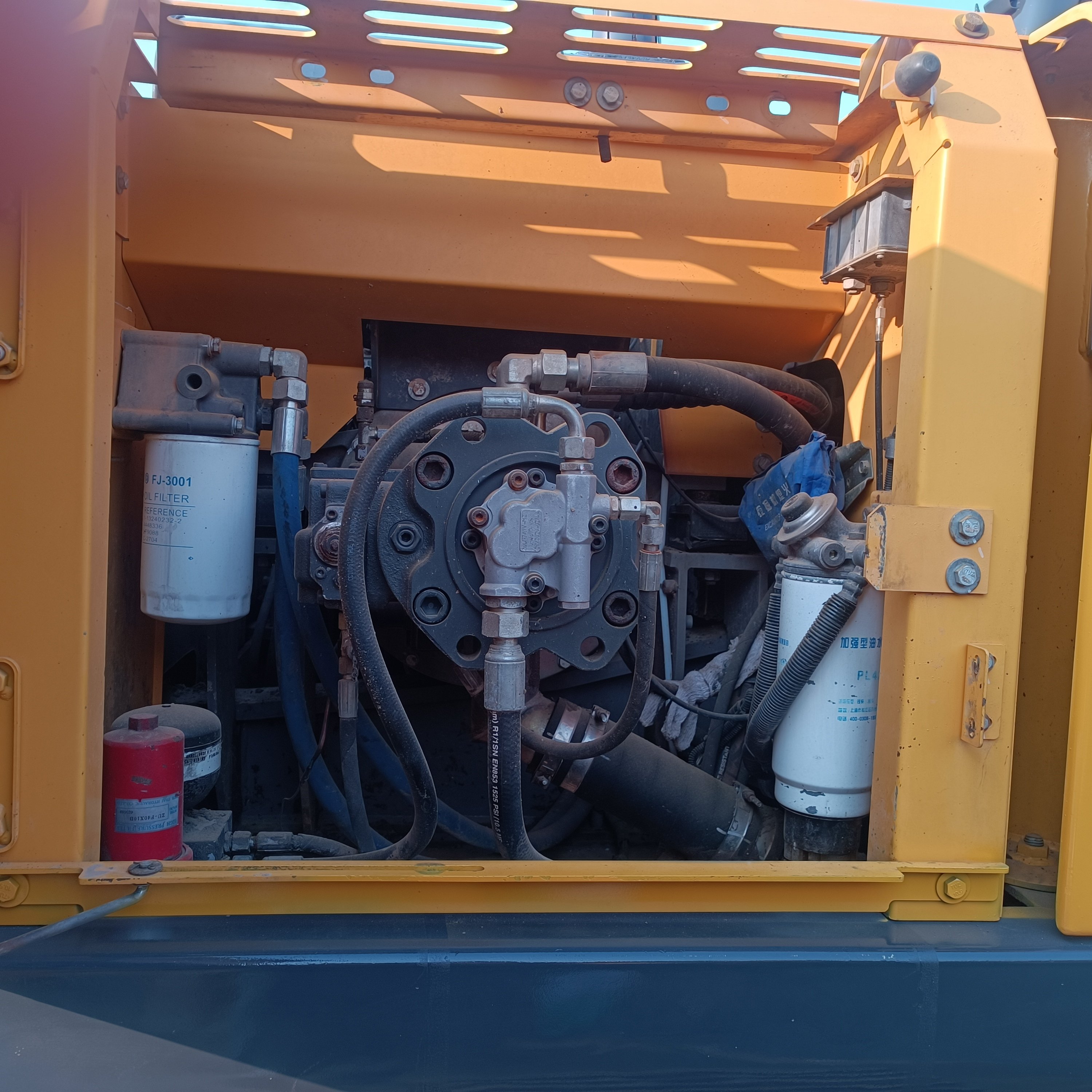 Low energy consumption second-hand Sany excavator SY235C machine in good condition