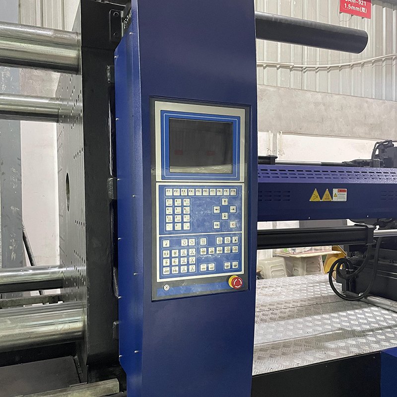 Automatic Injection Molding Machine Bottle Water Preform Injection Molding Machine Lid Blow Molding Machine 650T