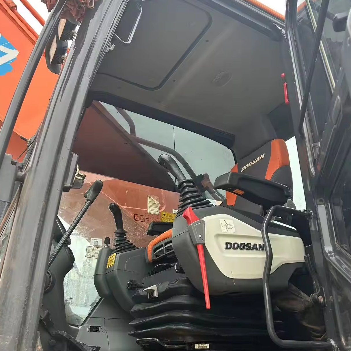 Doosan Dx500 Original Used Korean 50ton Large Crawler Excavator for Engineering Construction Used Machinery Bagger for Sale