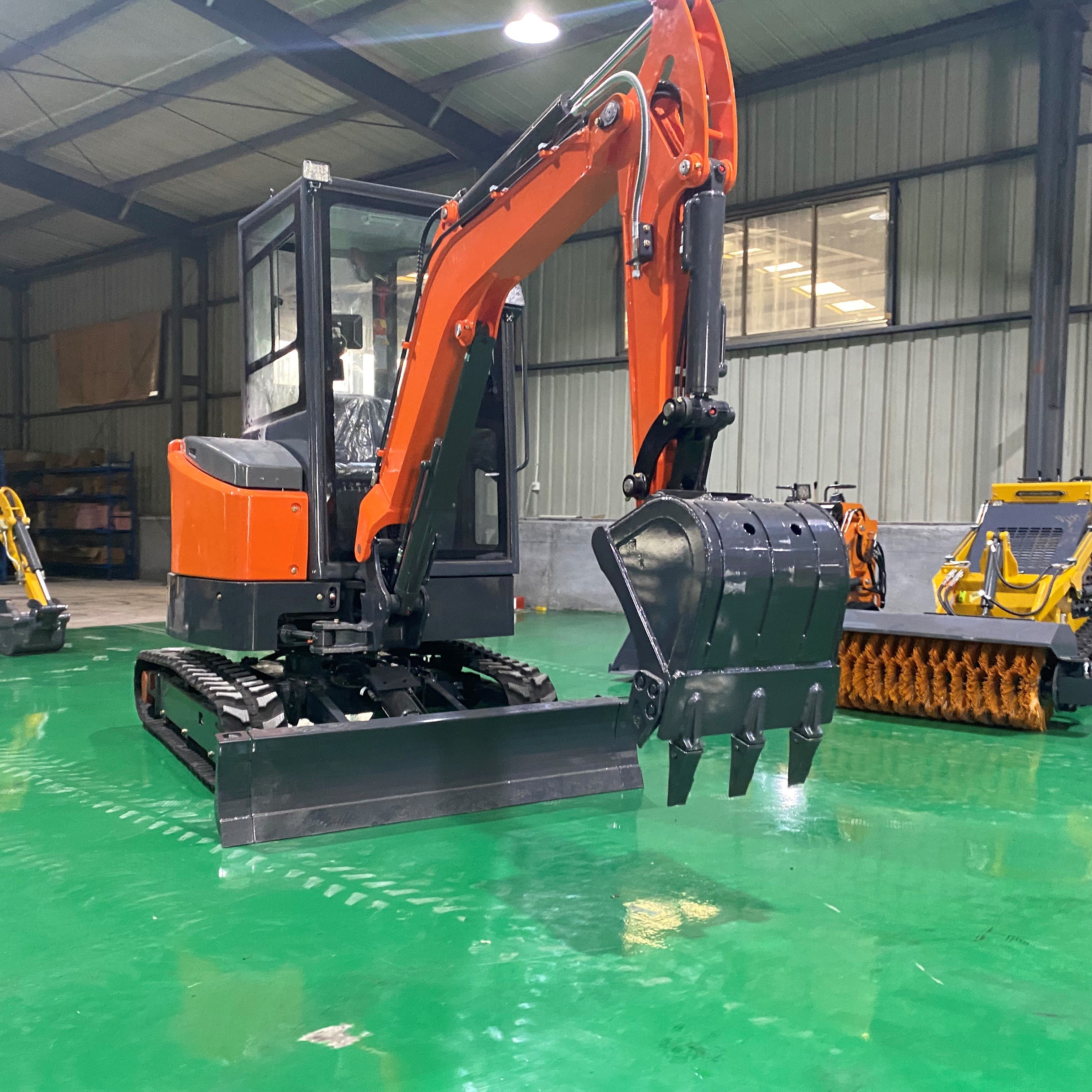 Fast Delivery Strong Power 3 Ton Crawler Excavator Earthmoving Machinery For Agriculture Small Digger