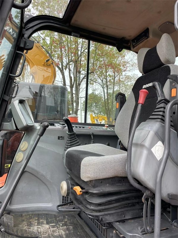 2023 Used excavator Doosan 60b cheap price good quality original machine for sale,90% new