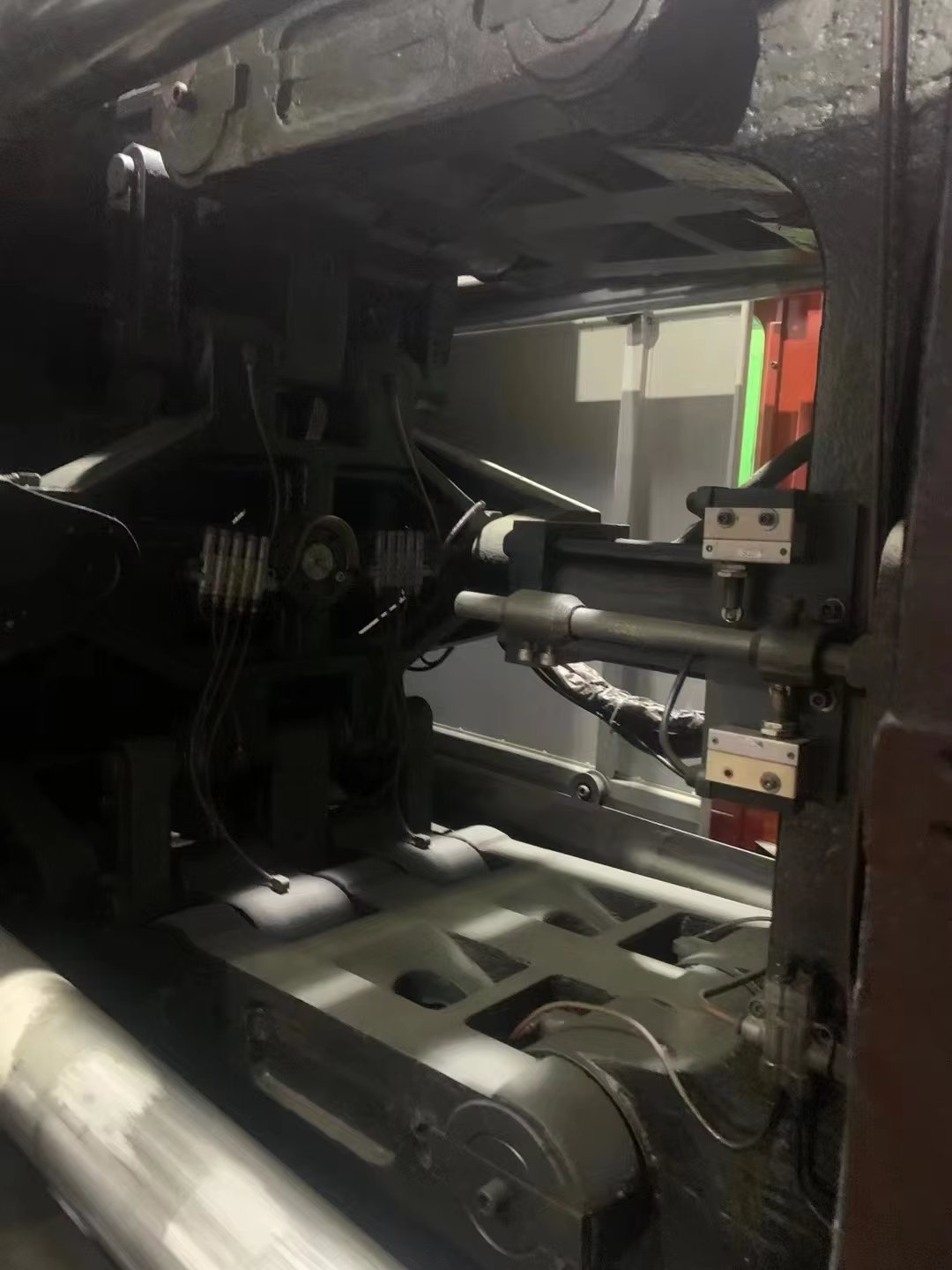 Chen Hsong 560ton Used Injection Molding Machine High Speed Horizontal Plastic Machinery Hydraulic Screw Pump Motor PLC Included