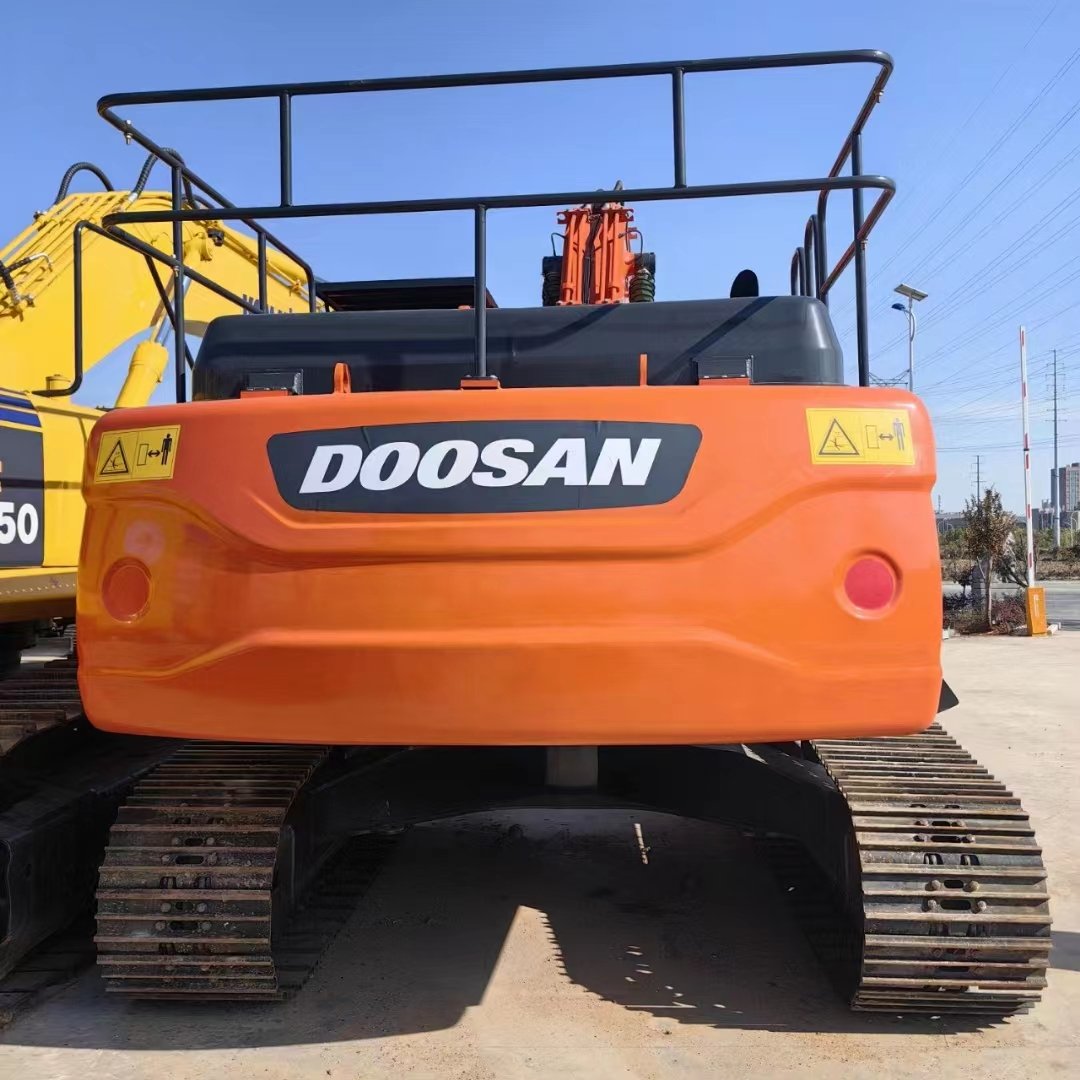 Used DOOSAN 300 excavator excellent in stock Import Original Komatsu Hyundai Kubota Kobelco Caterpillar used excavator for sale