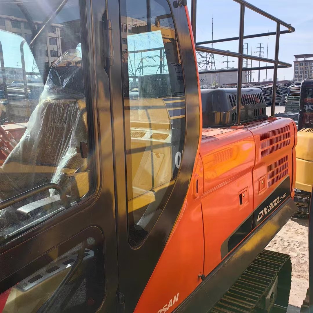 Used DOOSAN 300 excavator excellent in stock Import Original Komatsu Hyundai Kubota Kobelco Caterpillar used excavator for sale