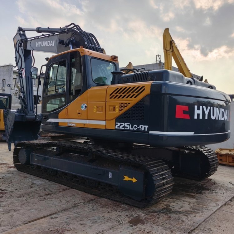 Used Hyundai Excavators Hyundai 225lc-9 Excavator Used Machinery Tractor Forestry Machinery Crawler Excavator Digger