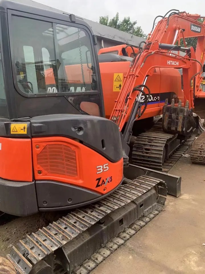 Japan imported used excavator hitachi ZX35 zx35u small excavator 3.5ton used crawler excavator