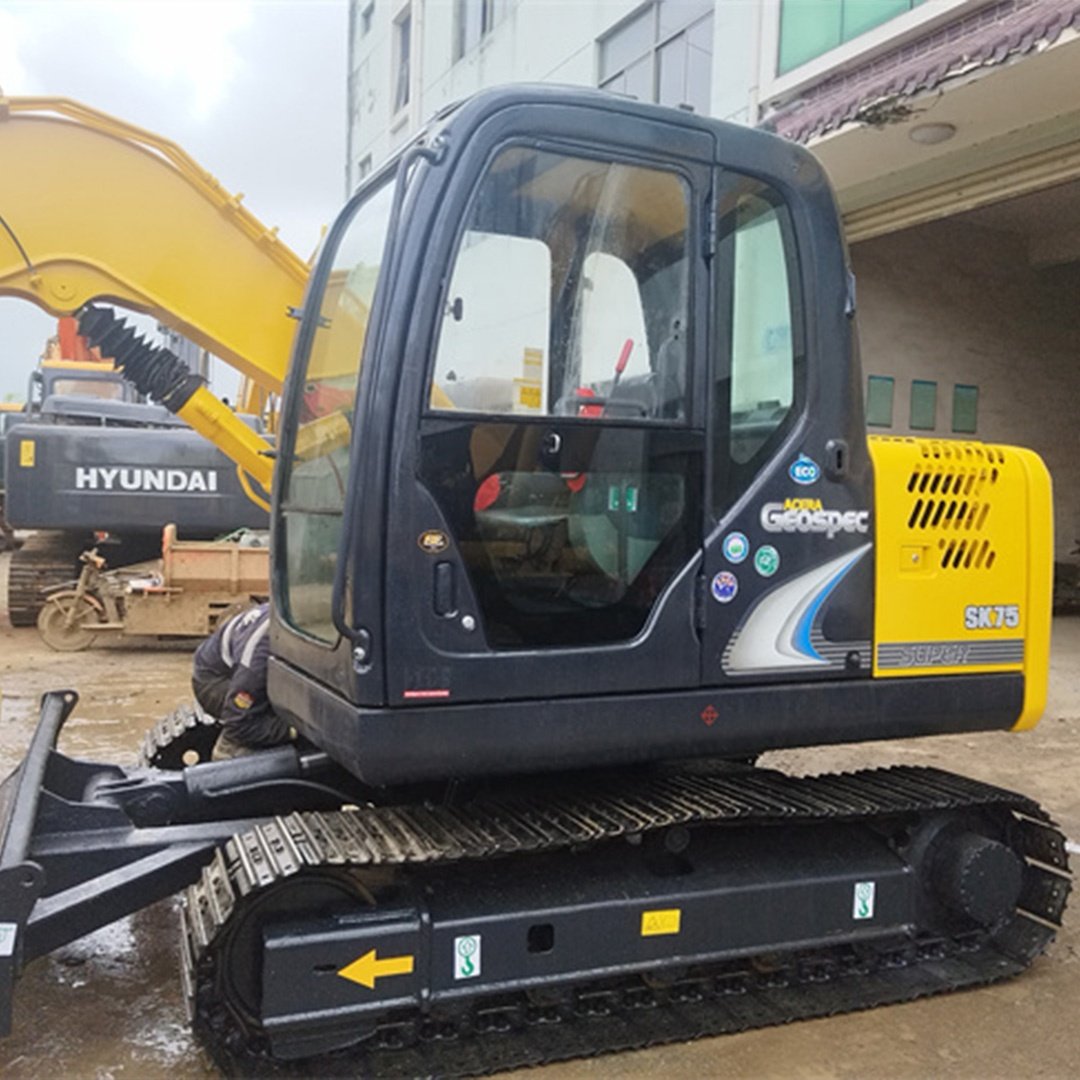 Wholesale Used Japan mini KOBELCO SK75 7.5ton 8ton Excavator Digger Machine Quality