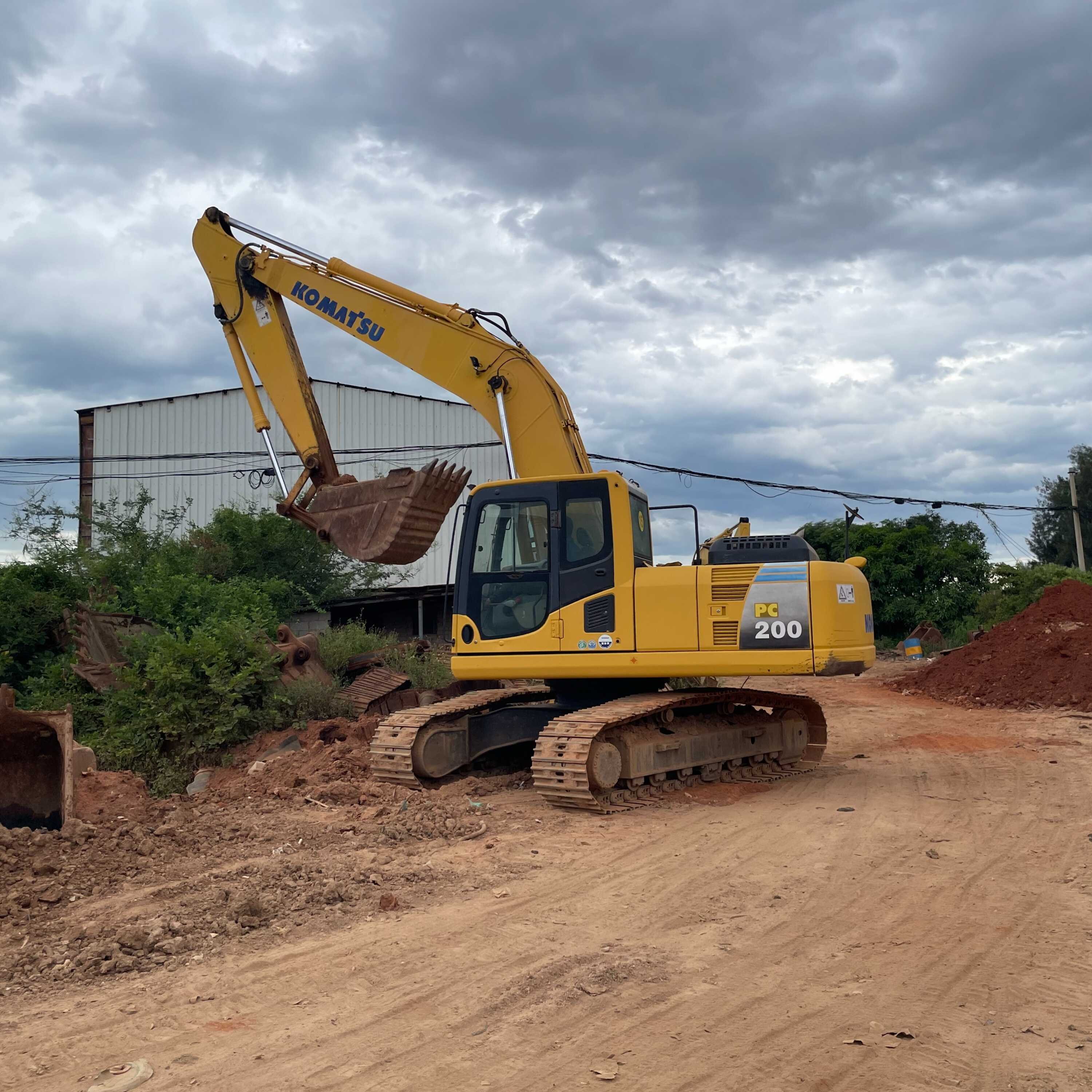 top selling used Komatsu PC200-8 digger excavator 20 ton Japanese hydraulic excavator machine komatsu pc200 excavator track shoe
