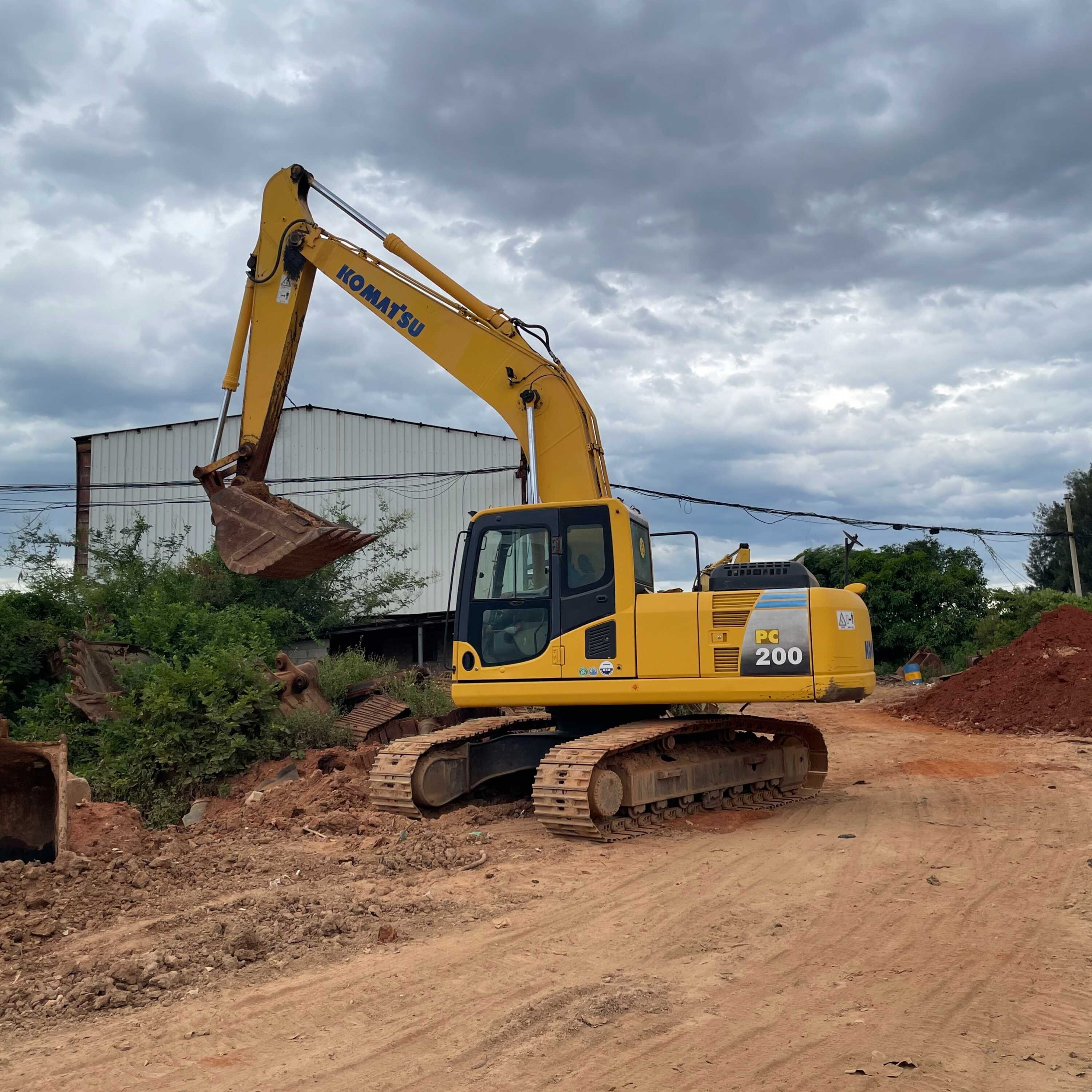 top selling used Komatsu PC200-8 digger excavator 20 ton Japanese hydraulic excavator machine komatsu pc200 excavator track shoe