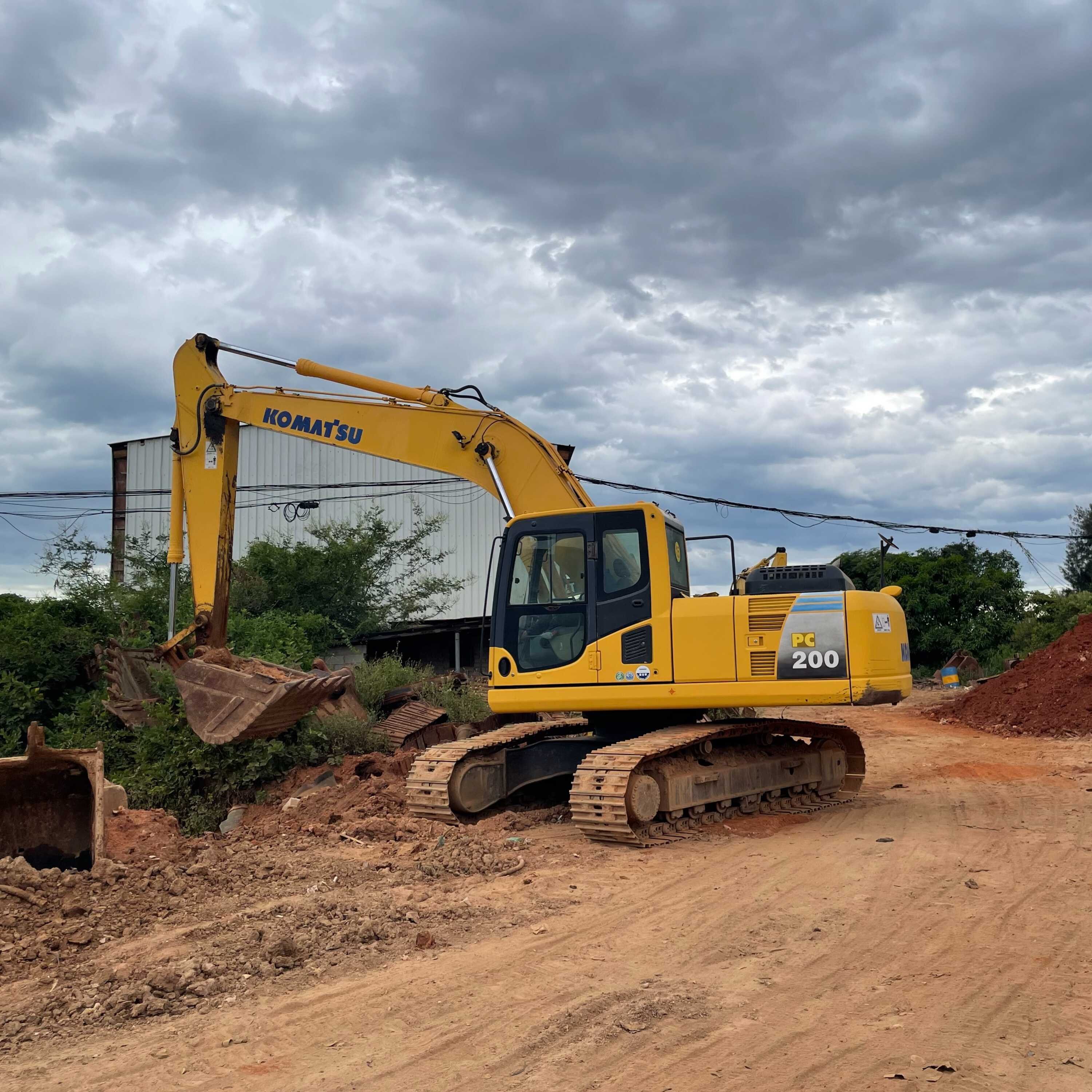 top selling used Komatsu PC200-8 digger excavator 20 ton Japanese hydraulic excavator machine komatsu pc200 excavator track shoe