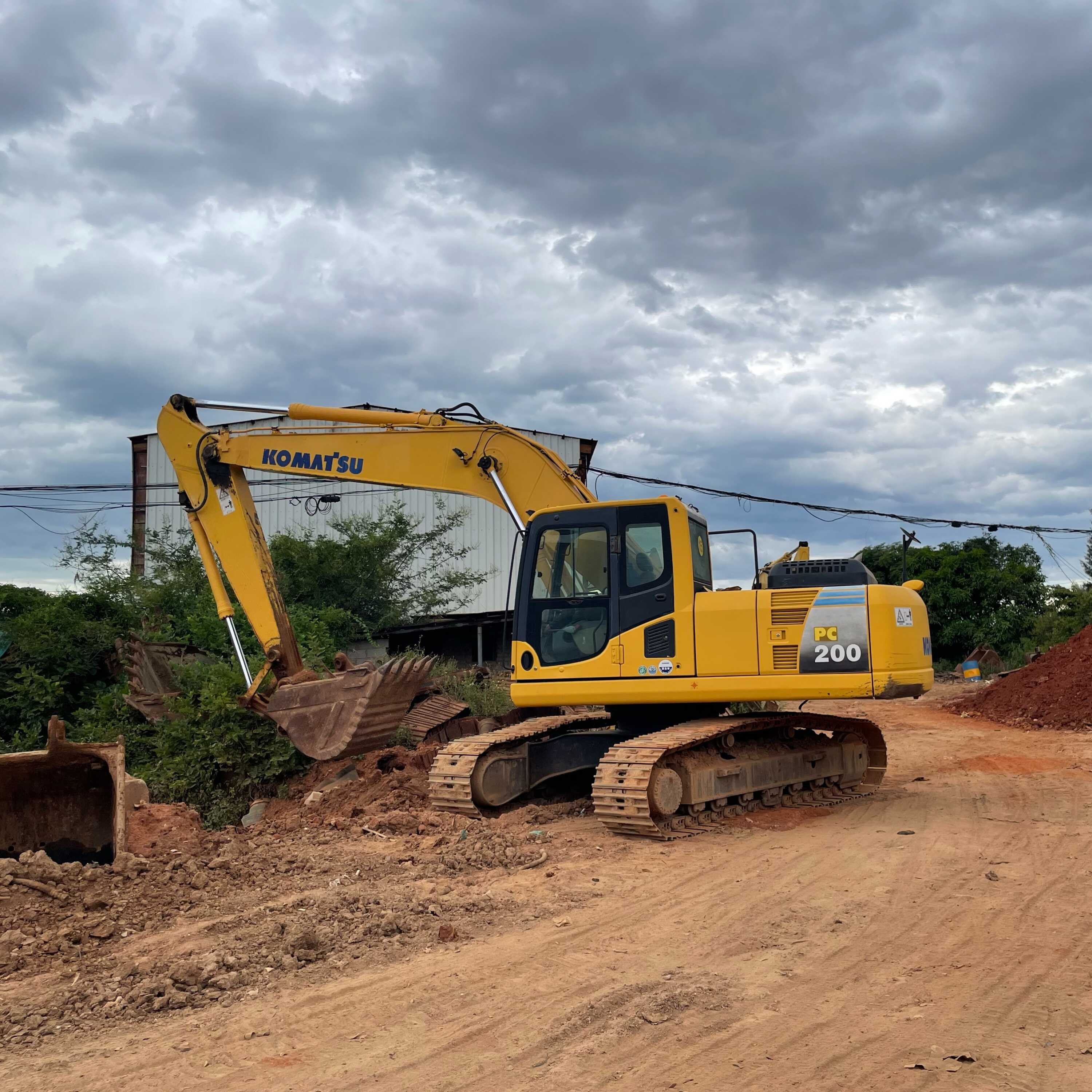 top selling used Komatsu PC200-8 digger excavator 20 ton Japanese hydraulic excavator machine komatsu pc200 excavator track shoe