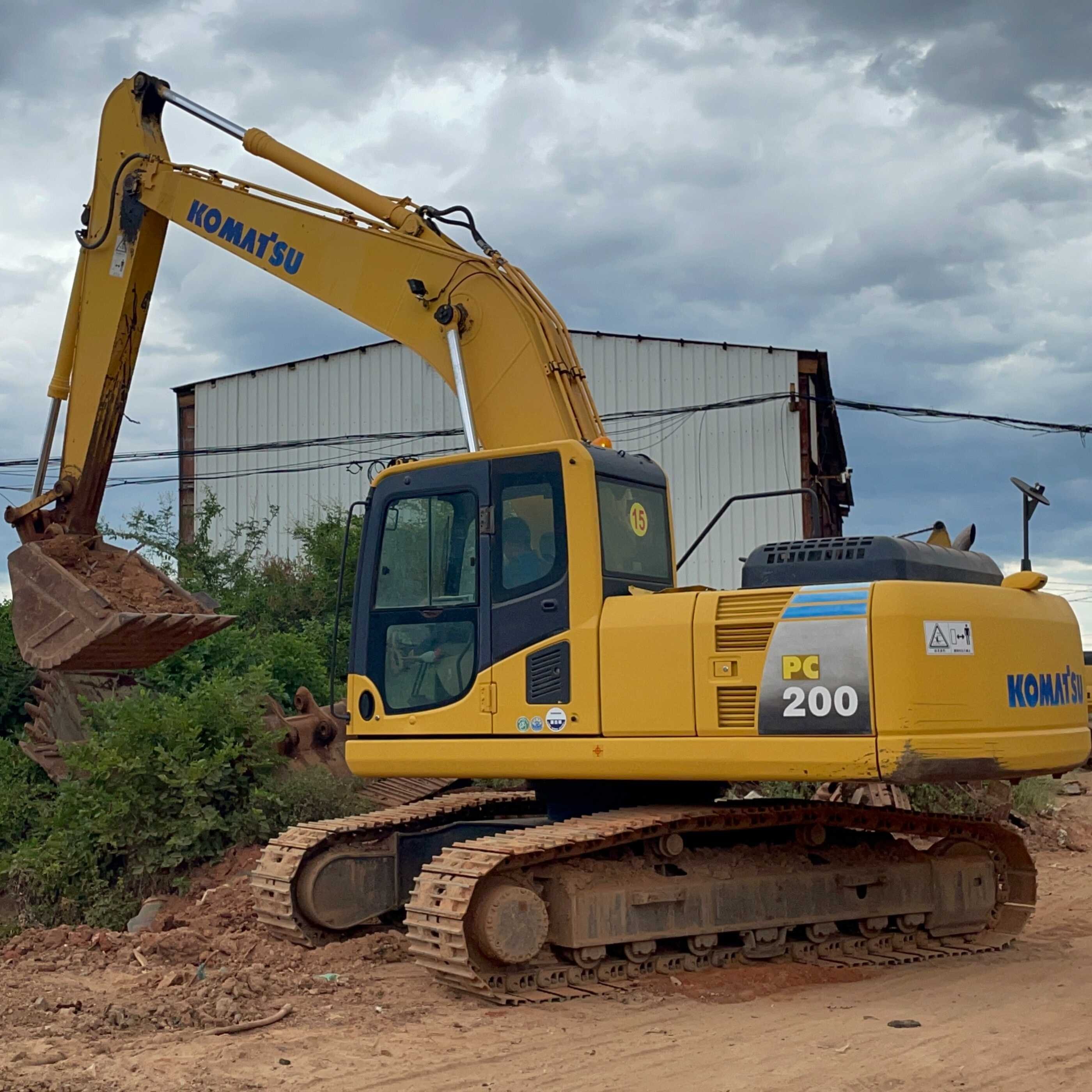 top selling used Komatsu PC200-8 digger excavator 20 ton Japanese hydraulic excavator machine komatsu pc200 excavator track shoe