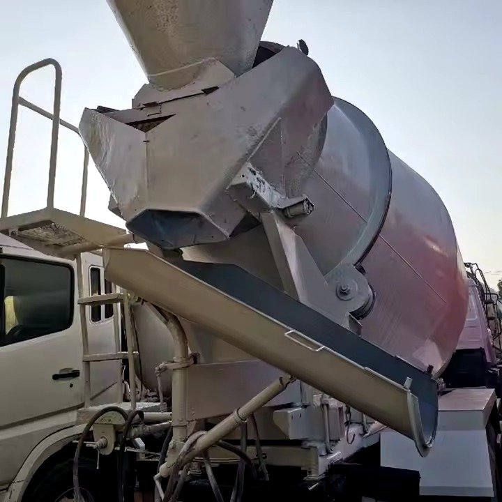 Mixer Truck Concrete Mixer Truck Used UD NISSAN Concrete mixer truck price 8m3 9m3 10m3 Very Awesome Prices