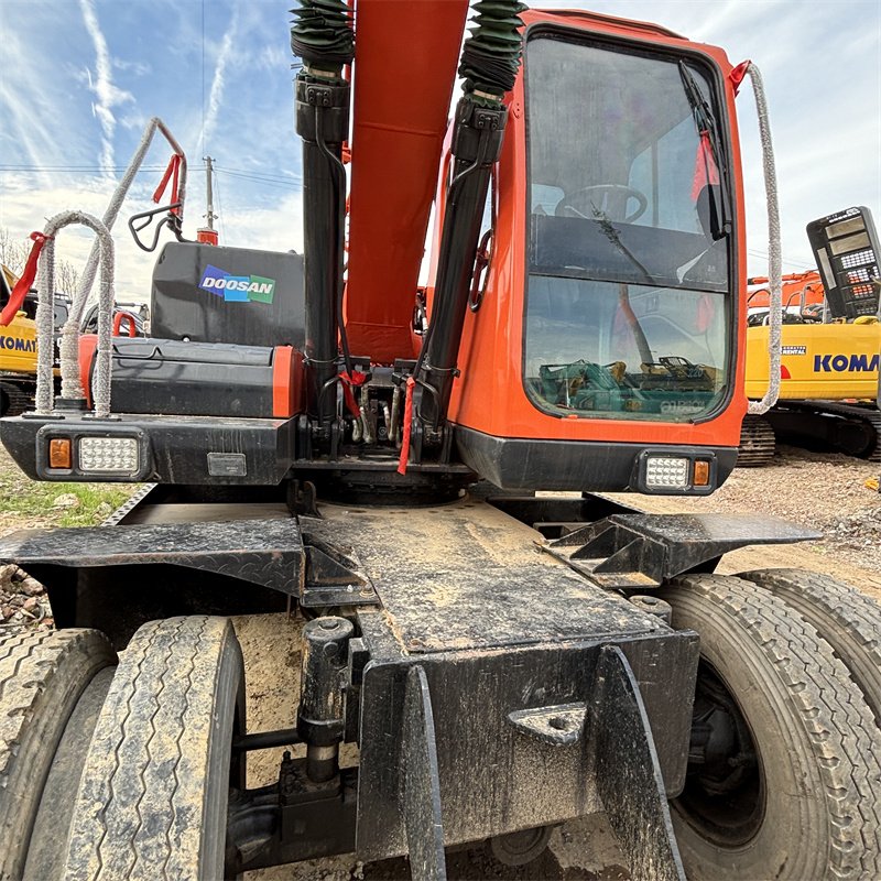 Used Doosan DX150w-9 Wheel Excavator for Construction Korean Origin for Sale