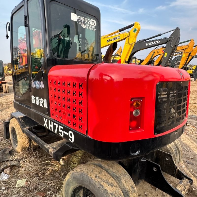 Small and medium-sized construction machinery excavators